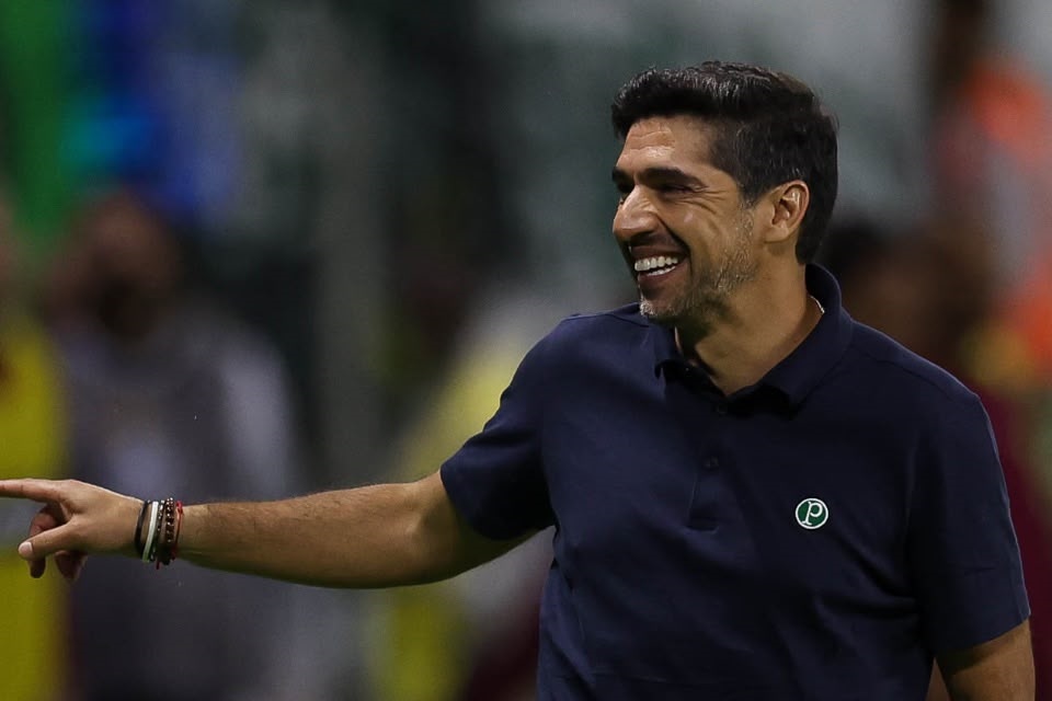 Palmeiras v&ecirc; chance de t&iacute;tulo cair mesmo ap&oacute;s goleada; Flamengo amplia favoritismo - Cesar Greco / Palmeiras / by Canon