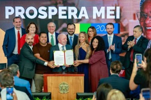 Perd&atilde;o de d&iacute;vidas foi anunciado pelo presidente Lula (PT) na ter&ccedil;a-feira (13)