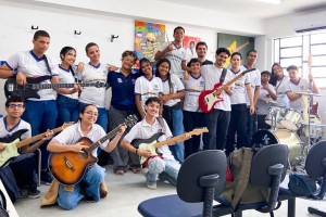 Alunos enxergam na m&uacute;sica motiva&ccedil;&atilde;o para continuar os estudos de forma mais descontra&iacute;da
