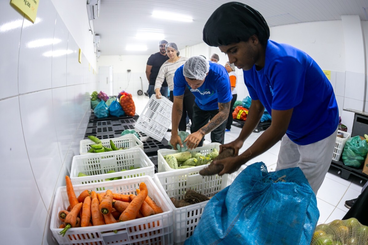 Banco de Alimentos da Secretaria de Assistência Social e Combate à Fome, no Recife/Foto: Rafael Vieira/DP Foto