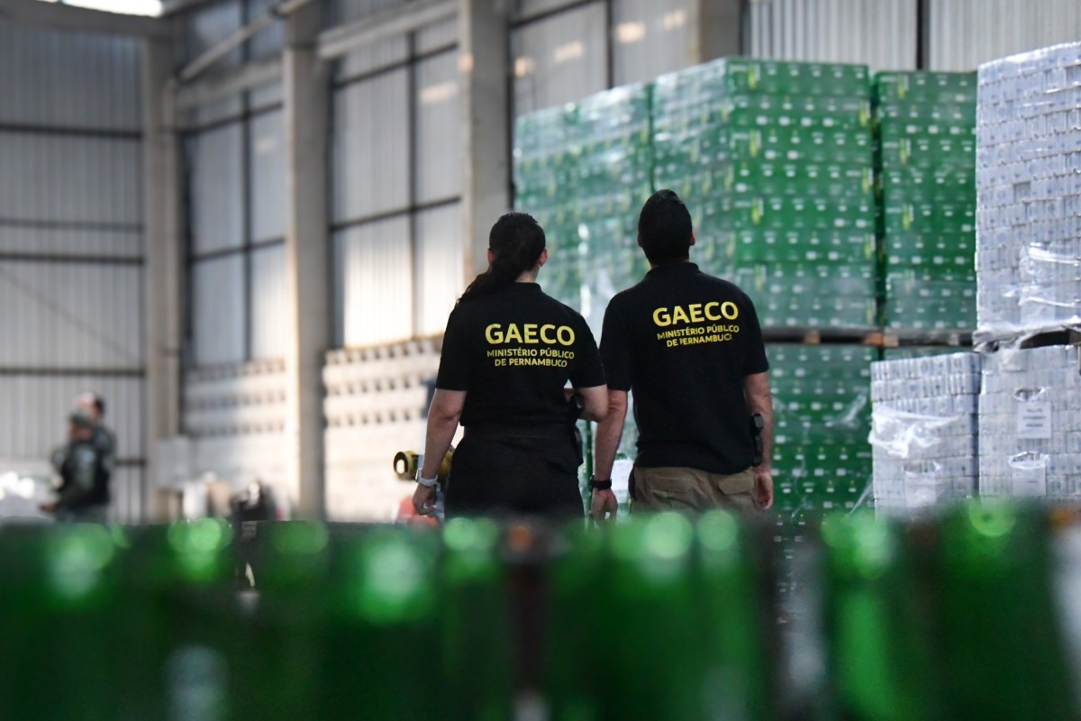 Opera&ccedil;&atilde;o cumpre 17 mandados contra rede de "empresas laranjas" de bebidas que sonegou mais de R$ 117 milh&otilde;es - Foto: Divulga&ccedil;&atilde;o/PCPE