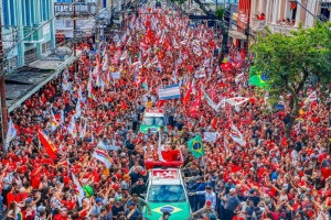 Presidente da Rep&uacute;blica, Luiz In&aacute;cio Lula da Silva, durante ato de campanha em Juiz de Fora, nesta sexta-feira (16)