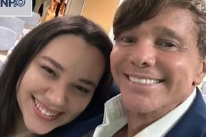 Netinho ao lado de sua filha, Bruna Trindade