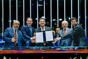 Congresso promulga emenda do fim da 6x1; escala 5x2 come&ccedil;a em 60 dias