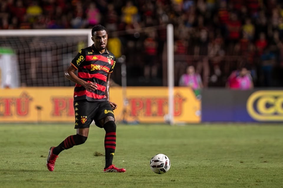 Sport confirma afastamento tempor&aacute;rio do zagueiro Kayky Almeida - Rafael Vieira / DP Foto