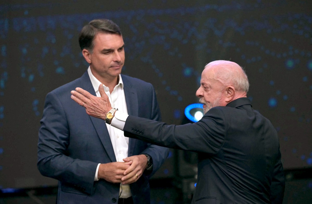 Em debate, Lula desafia Fl&aacute;vio a abrir sigilos; candidato do PL diz n&atilde;o ter nada a esconder - NELSON ALMEIDA / AFP