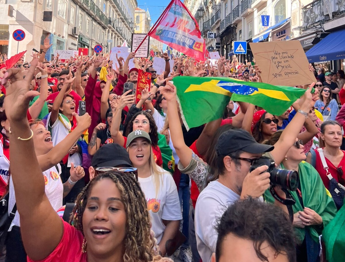 Brasileiros realizam ato pr&oacute;-Lula em Portugal neste domingo (18) - Priscilla Aguiar