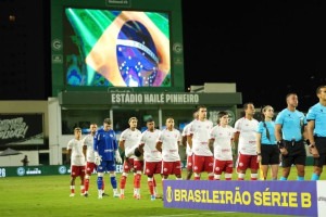 Equipe do N&aacute;utico em partida contra o Goi&aacute;s na S&eacute;rie B