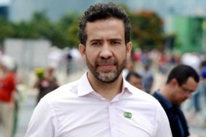 Janones foi internado no in&iacute;cio da madrugada desta segunda-feira (19)