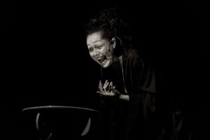 Teatro Arraial Ariano Suassuna recebe o mon&oacute;logo "A Mulher no Espelho"