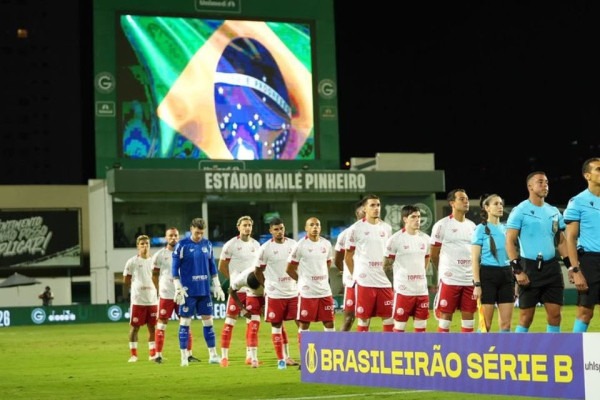 Equipe do N&aacute;utico em partida contra o Goi&aacute;s na S&eacute;rie B
