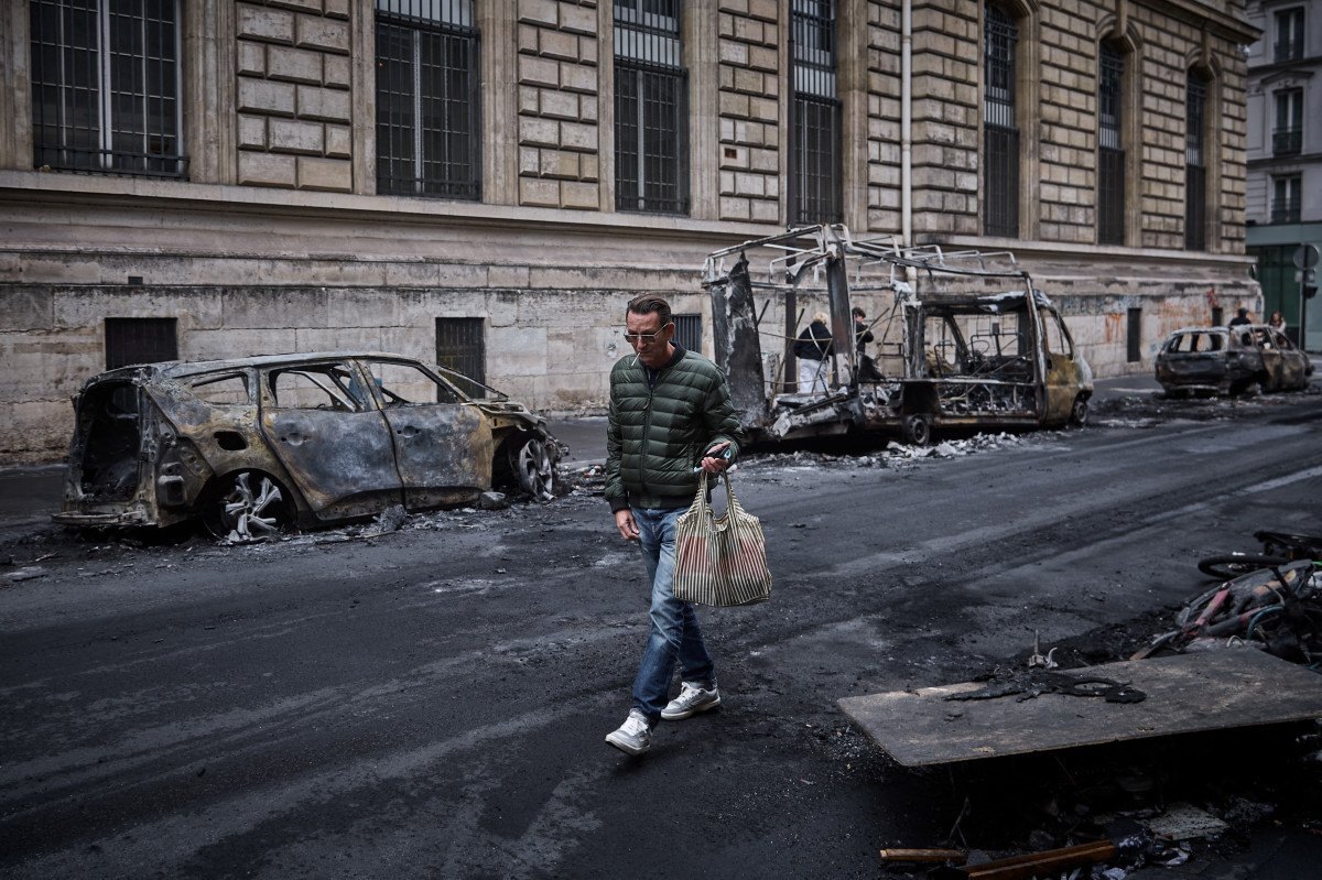 São previstos um total de 84 manifestações por toda a França no sábado (24)/KIRAN RIDLEY / AFP