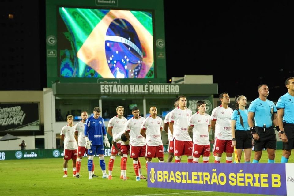 Equipe do Náutico em partida contra o Goiás na Série B/Divulgação / CNC