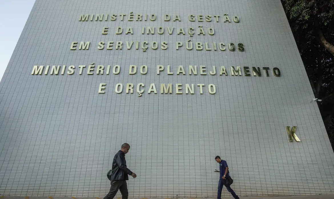 Equipe econ&ocirc;mica do Governo pretende realocar R$ 20 bilh&otilde;es no Or&ccedil;amento de 2027 - &copy; RAFA NEDDERMEYER/AG&Ecirc;NCIA BRASIL
