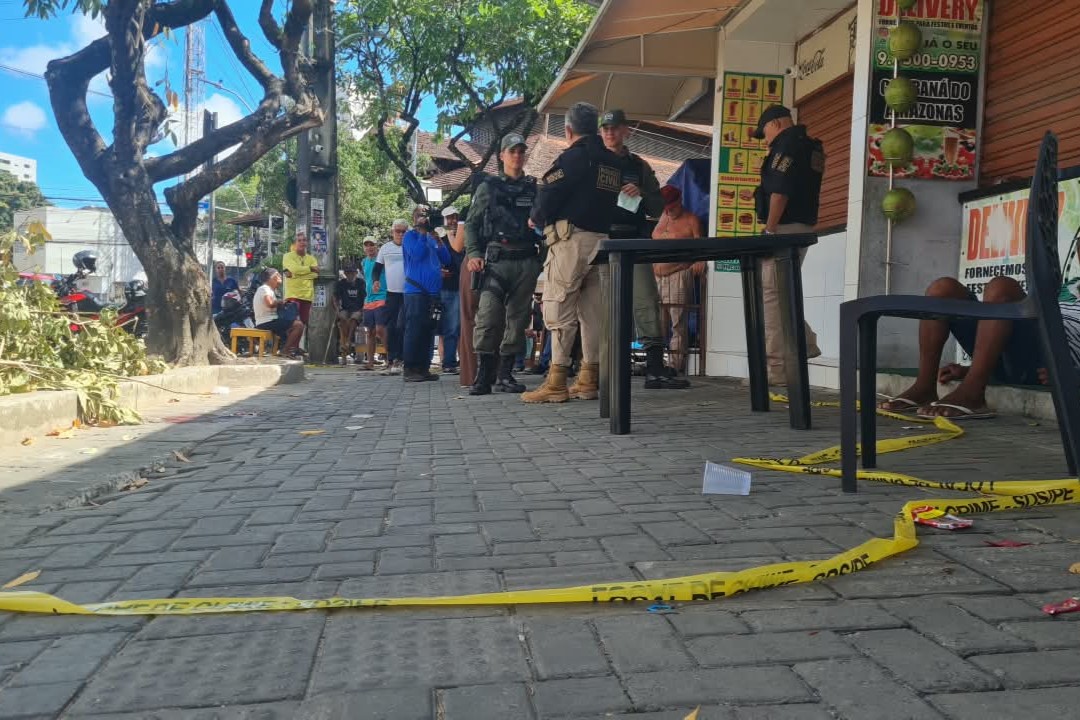 Homem é morto a tiros na feira de Casa Amarela. (Julio Cavani/ DP Foto)