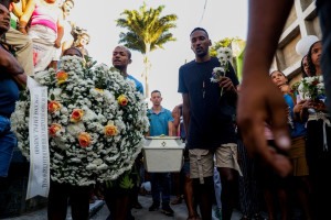 Para a acusa&ccedil;&atilde;o, os elementos reunidos apontam para a autoria do homic&iacute;dio atribu&iacute;da a Fernando e para o envolvimento dos corr&eacute;us Fabiano Rodrigues de Lima, ex-vizinho dele, e Uilma Ferreira dos Santos, ex-companheira de Fernando