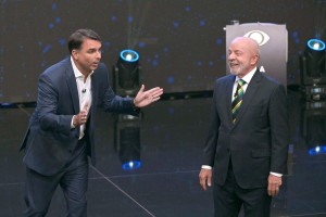 Presidenci&aacute;veis, Fl&aacute;vio Bolsonaro (PL) e Lula (PT) s&oacute; tiveram seu primeiro embate no segundo turno  