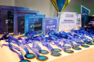 Formatura de Miniempresas distribuiu medalhas para formandos do curso