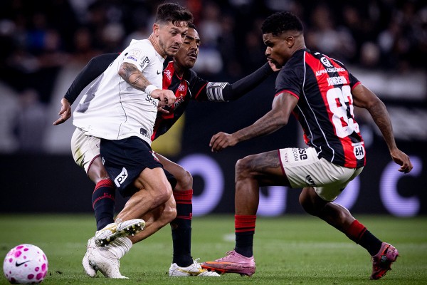 Corinthians e Vit&oacute;ria ficaram no empate