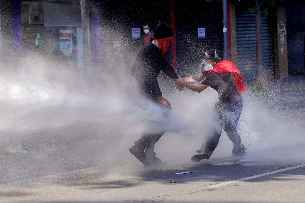 ONU condena todos os atos de viol&ecirc;ncia nas manifesta&ccedil;&otilde;es na Europa -  Adnan Beci / AFP