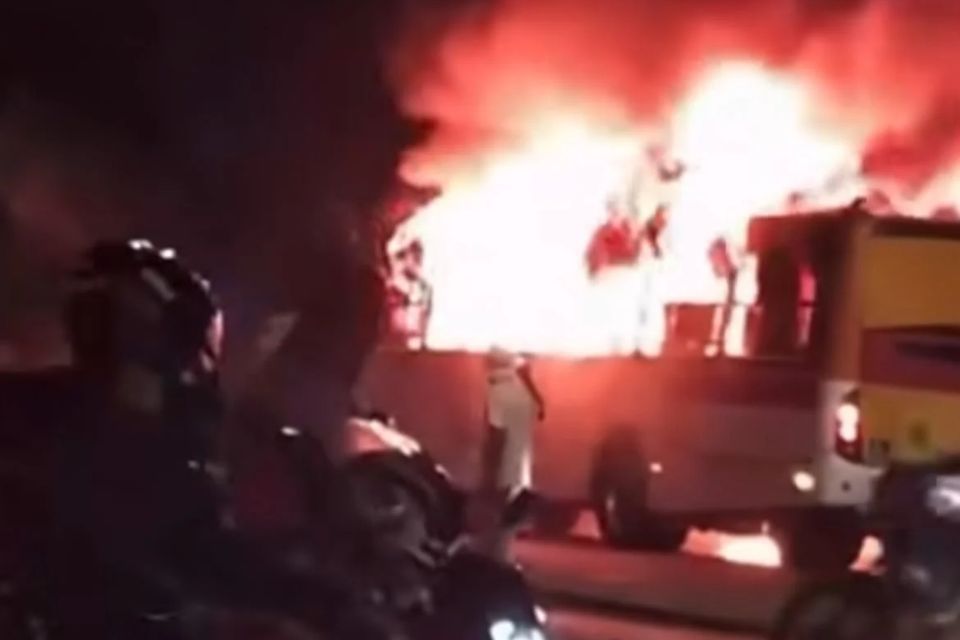 Protesto no Ibura afeta trânsito após ônibus ser incendiado/Foto: Reprodução/Instragram
