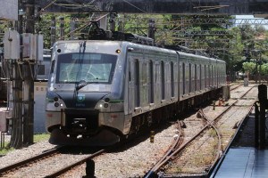 Linha Centro do metr&ocirc; do Recife foi interrompida e reativada entre a noite e a madrugada