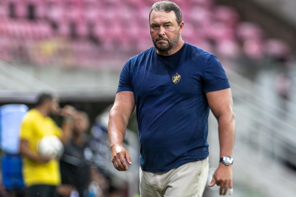 Acompanhe: Podcast Futebol Diario entrevista Roberto Fernandes, t&eacute;cnico campe&atilde;o com o N&aacute;utico  - Rafael Vieira/DP Foto