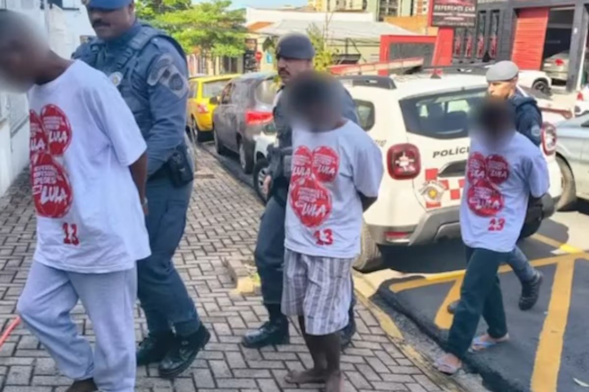 Chegada dos detidos à delegacia foi filmada e o vídeo publicado pelo senador eleito Guilherme Derrite (PL-SP)/Reprodução/Redes sociais