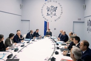 O presidente da Fran&ccedil;a, Emmanuel Macron, se reuniu com conselho de seguran&ccedil;a nesta quinta-feira (22)