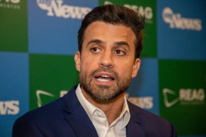 A executiva do Master relata uma longa conversa com Mar&ccedil;al, na qual combinou de fornecer material para as postagens