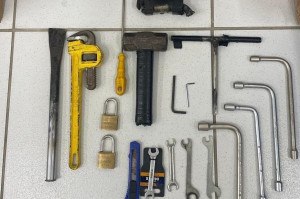 Algumas ferramentas utilizadas durantes o furto de ve&iacute;culos