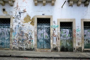 Algumas casas acumulam anos de picha&ccedil;&otilde;es sem fiscaliza&ccedil;&atilde;o ou restauro das fachadas