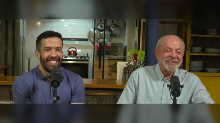 "Temos uma batalha para fazer e meu ex&eacute;rcito est&aacute; afiado", afirma Lula em live, ao lado de Janones - Reprodu&ccedil;&atilde;o / Youtube @LulaOficial