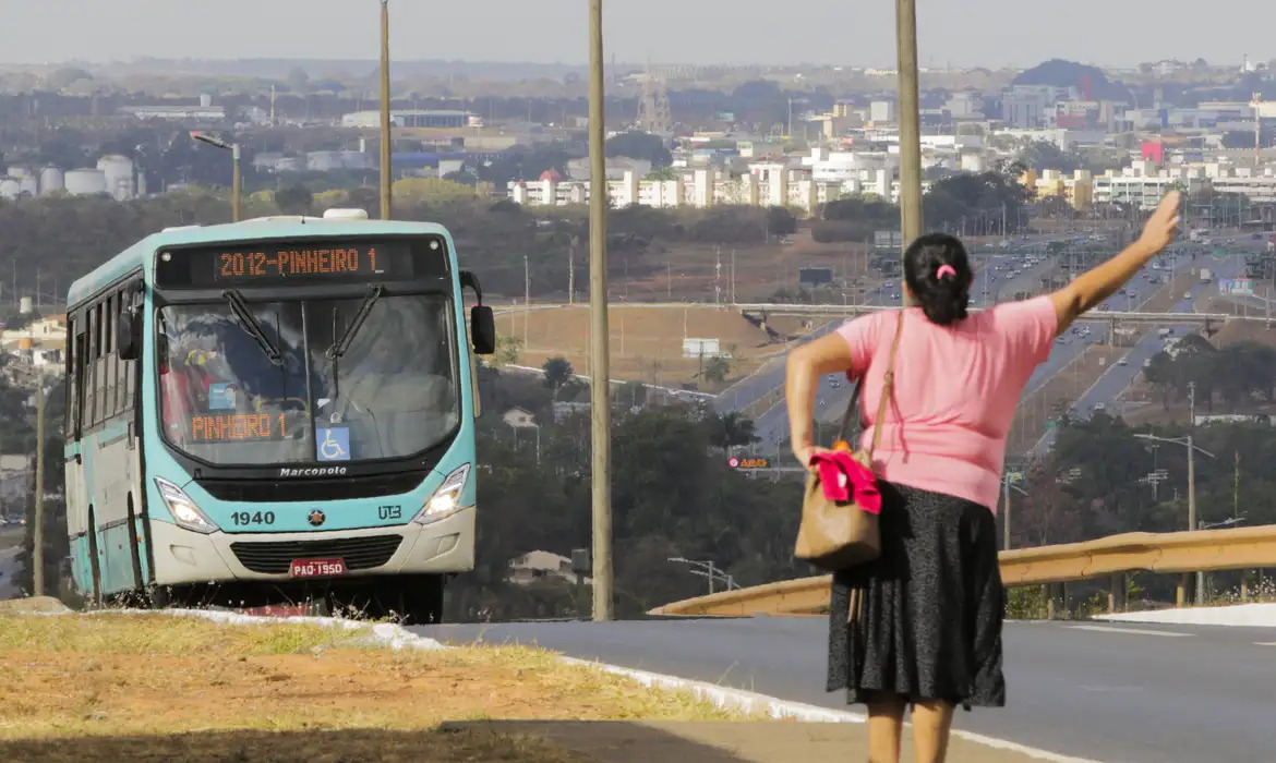 Defensoria P&uacute;blica pede ao STF transporte gratuito no 2&ordm; turno - FABIO RODRIGUES-POZZEBOM/ AG&Ecirc;NCIA BRASIL