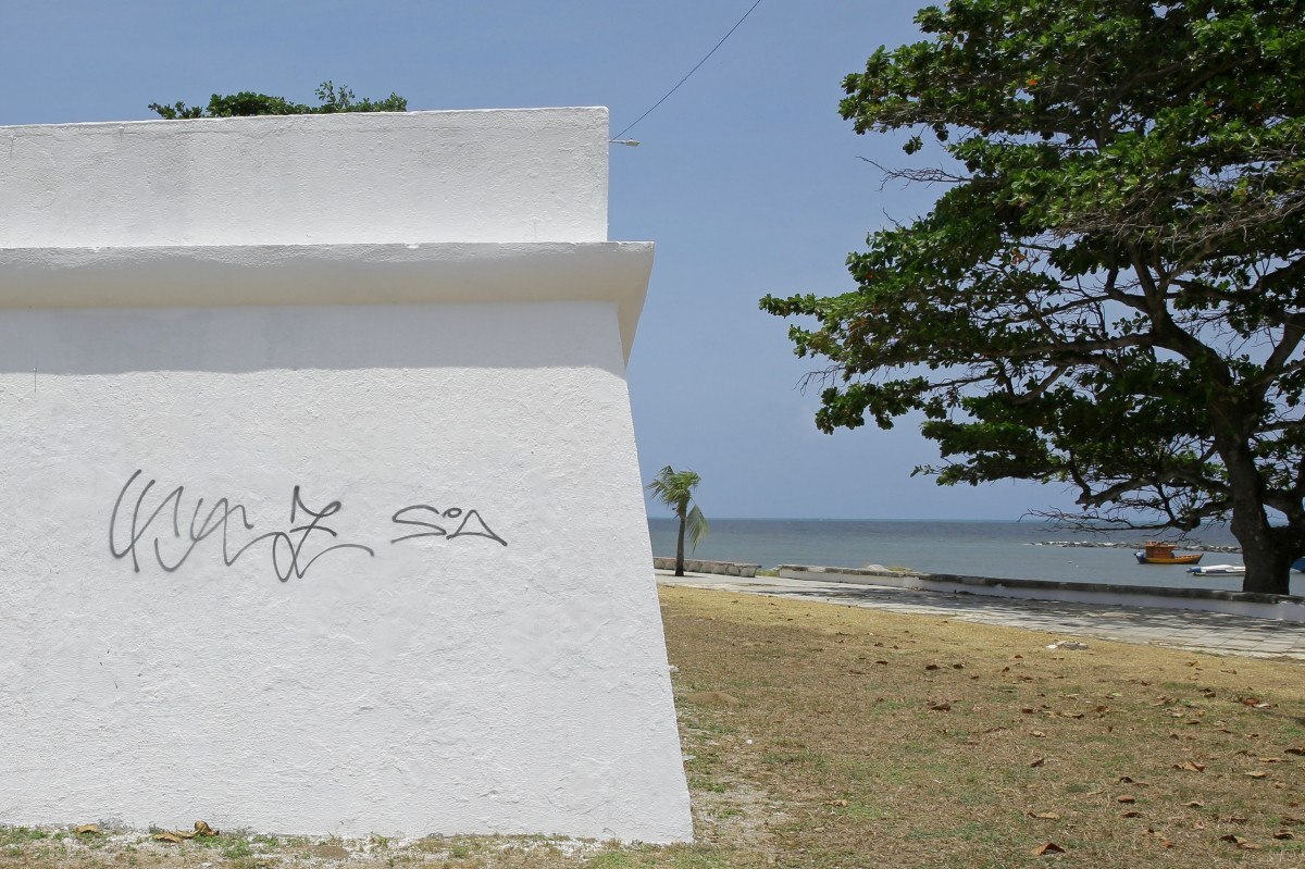 Pichação no Fortim do Queijo em Olinda (Maurício Ferry/ DP Foto)