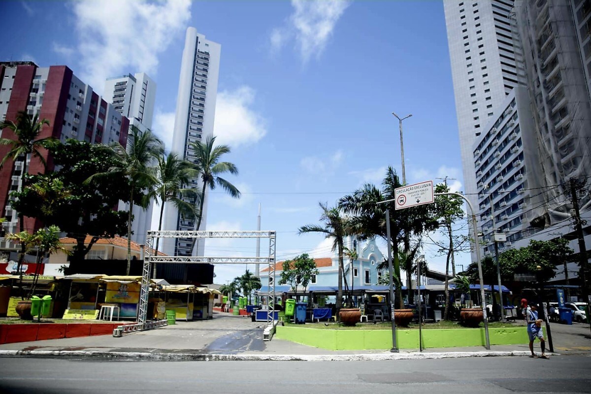 Boa Viagem tem esquema especial de tr&acirc;nsito nesta quinta para o "Bloquinho do 22"  - Maur&iacute;cio Ferry/ DP Foto