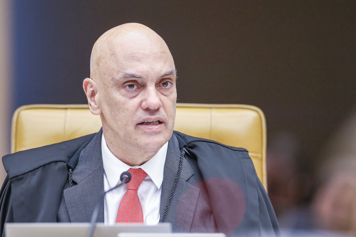 Moraes bloqueia R$ 6 bilh&otilde;es e cancela passaportes de advogado investigado com Fl&aacute;vio Bolsonaro - Foto: Antonio Augusto/STF