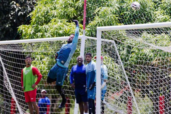Goleiro Muriel em treinamento no N&aacute;utico