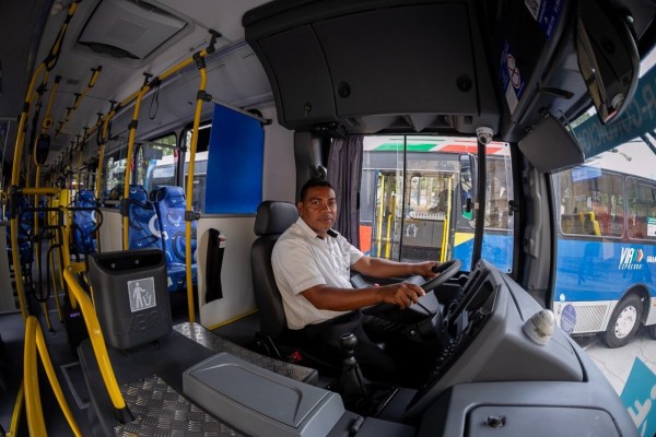 Edvaldo Filho trabalha no transporte urbano há 11 anos, alternando entre cobrador e motorista
