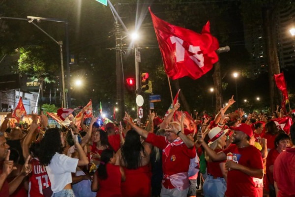 Apoiadores de Lula promovem série de atos no Grande Recife na véspera ...