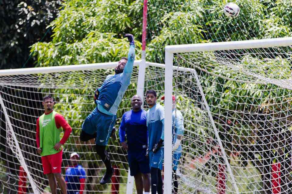 Goleiro Muriel em treinamento no Náutico/Paulo Matheus / CNC