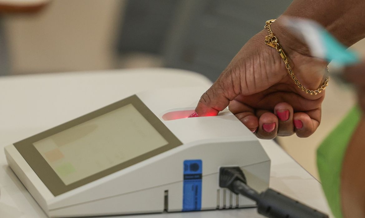 Votar evita um procedimento adicional em banco ou agência do INSS/Joédson Alves/Agência Brasil