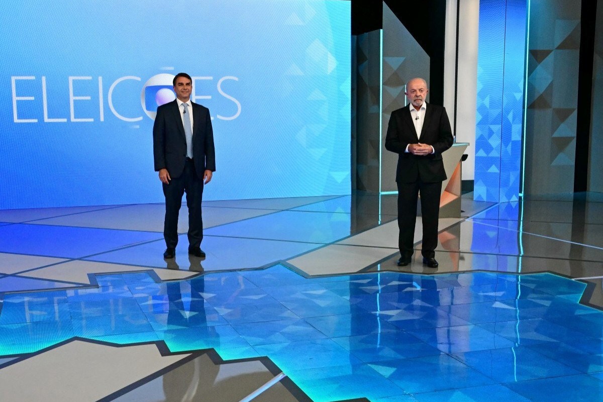 Luiz Inácio Lula da Silva (PT) e Flávio Bolsonaro (PL) se enfrentam no último debate antes do segundo turno das eleições gerais de 2026./Foto: PABLO PORCIUNCULA / AFP
