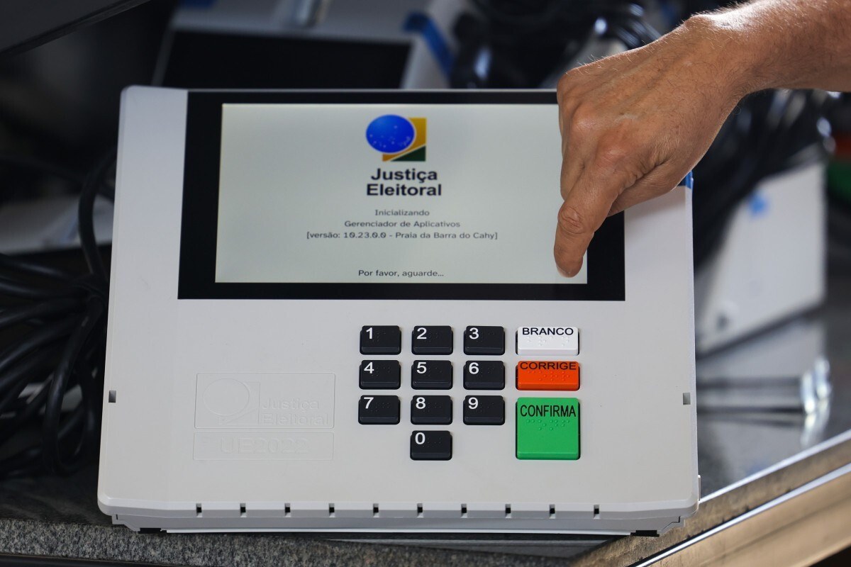 TRE prepara as urnas eletrõnicas para o 2º turno das eleições/Fabio Rodrigues-Pozzebom/ Agência Brasil