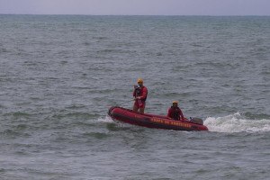 Bombeiros realizam buscas por barraqueiro desaparecido em Boa Viagem