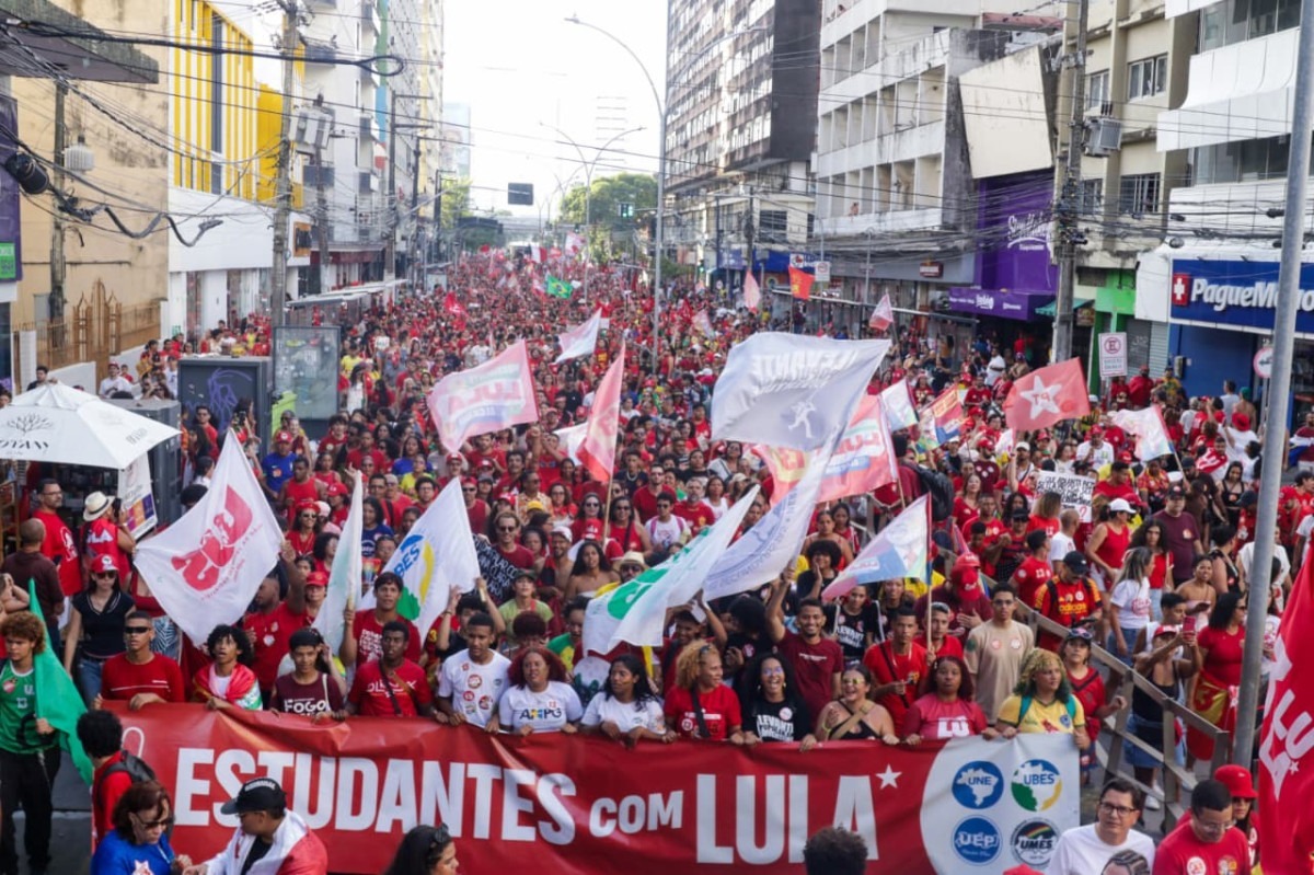 Manifestação pró-Lula tomou ruas do centro do Recife (Foto: Weslly Gomes/DP Foto)
