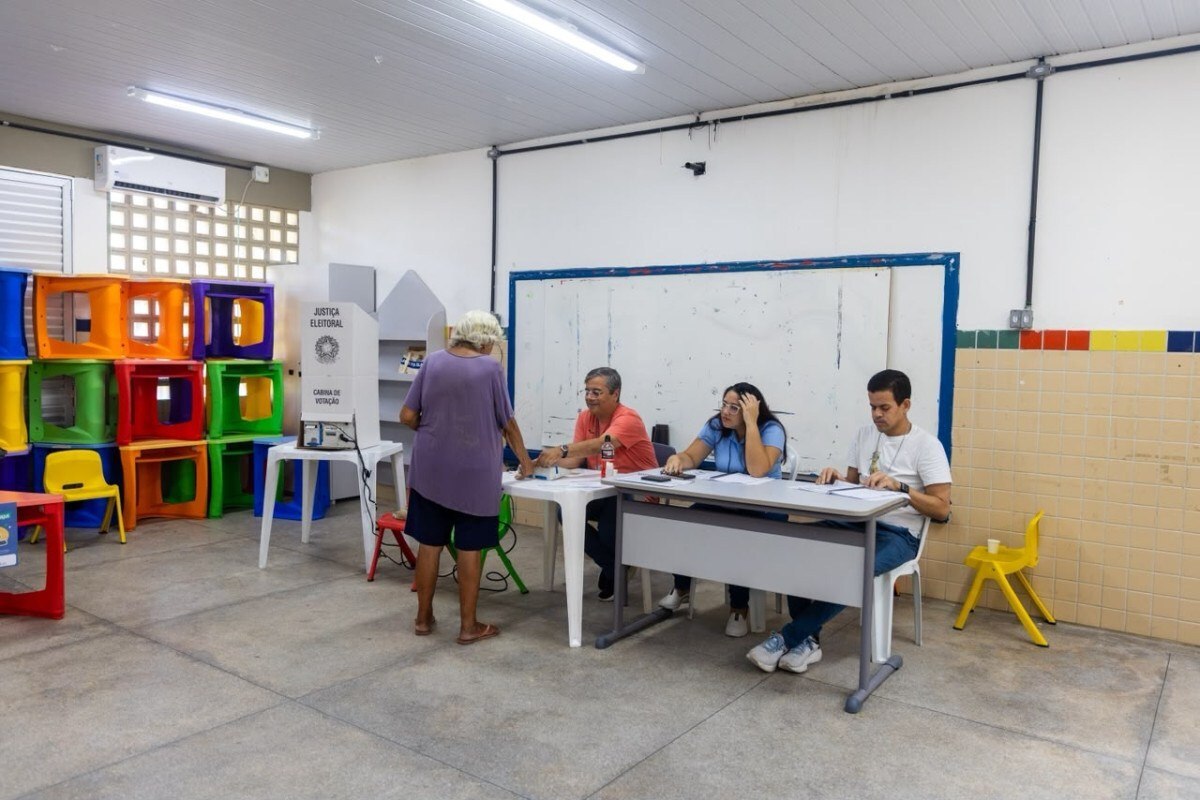 Vota&ccedil;&atilde;o no Recife no &uacute;ltimo domingo (25)/Karol Rodrigues/DP Foto