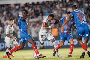 Neymar durante partida contra o Bahia 
