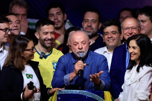 Lula celebra "derrota da mentira" e promete mudar forma de governar o Brasil