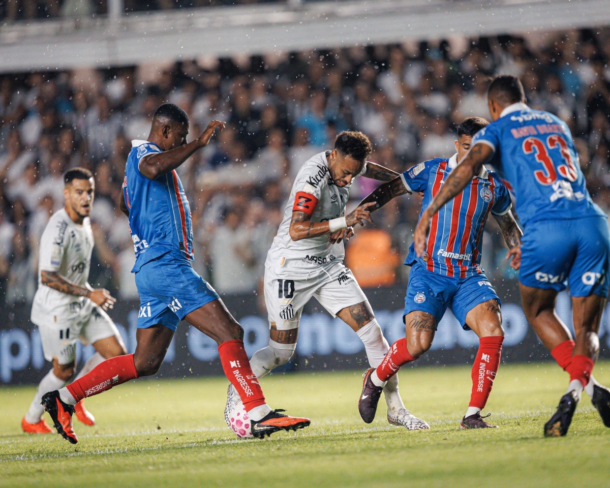 Neymar chama Nestor de 'safado' ap&oacute;s expuls&atilde;o e critica uso da lei Vini Jr. - Raul Baretta/ Santos FC